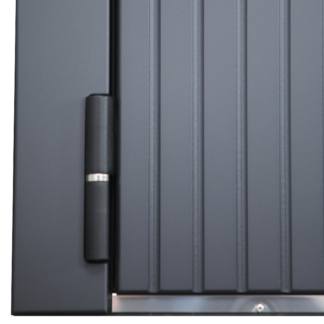 Стальная дверь «Вертикаль» с зеркалом