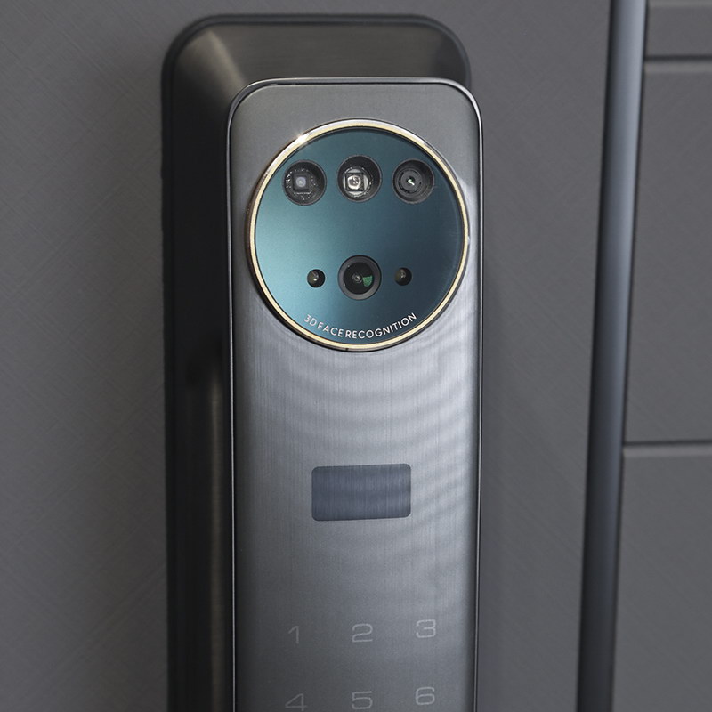 Стальная дверь «Traust» с умным замком