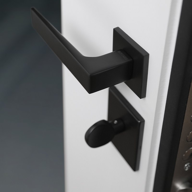 Стальная дверь «Зетта» с зеркалом