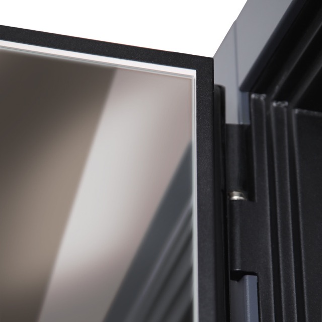 Стальная дверь «Вертикаль» с зеркалом