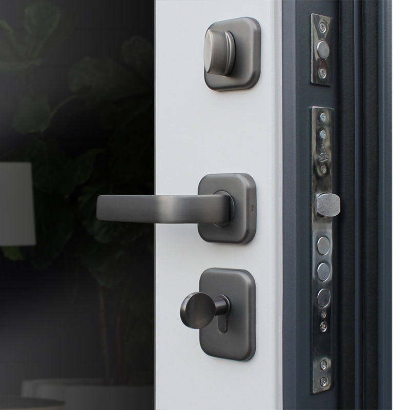 Стальная дверь «Барселона» с зеркалом