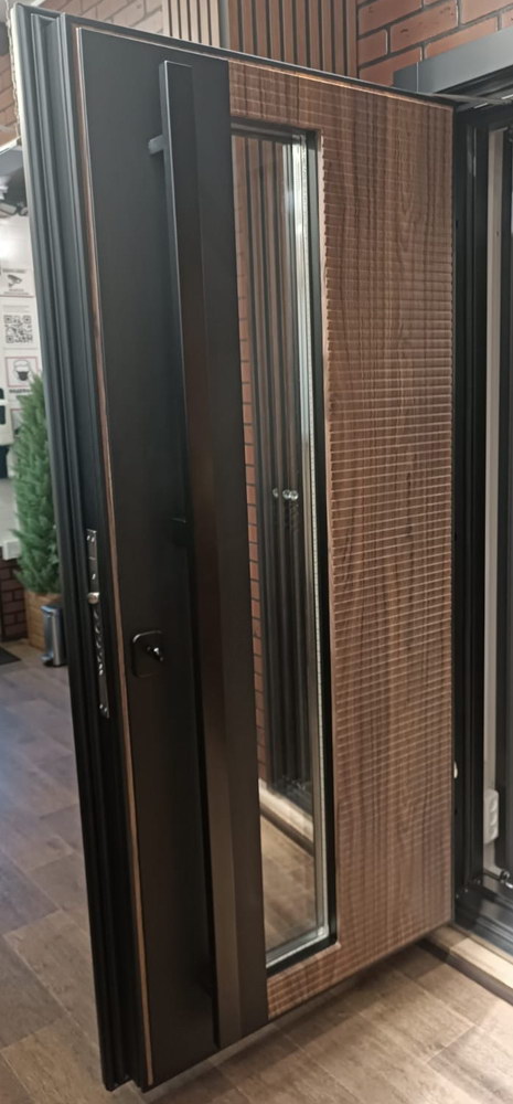 Стальная дверь Терморазрыв 3К «Century с окном»