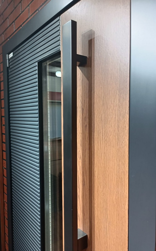 Стальная дверь Терморазрыв 3К «Century с окном»