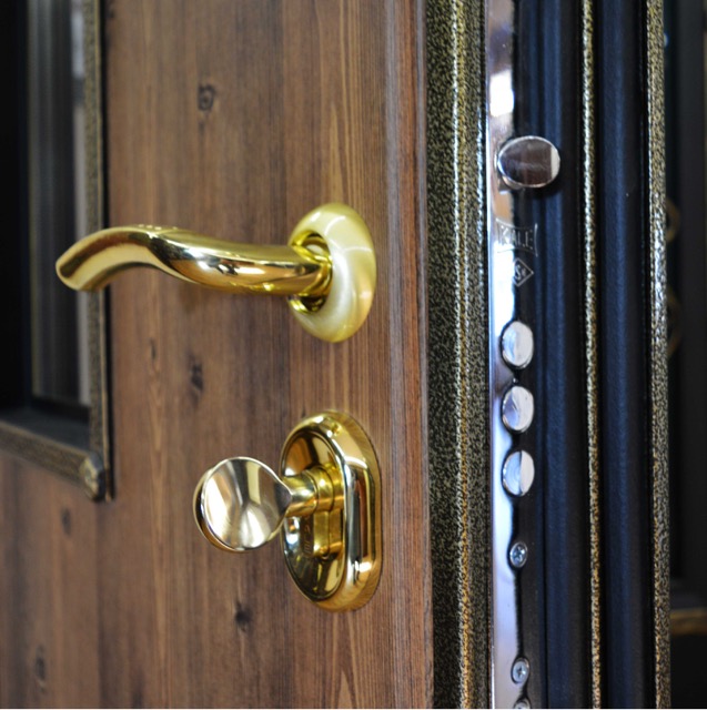 Стальная дверь 3К «C окном и ковкой»