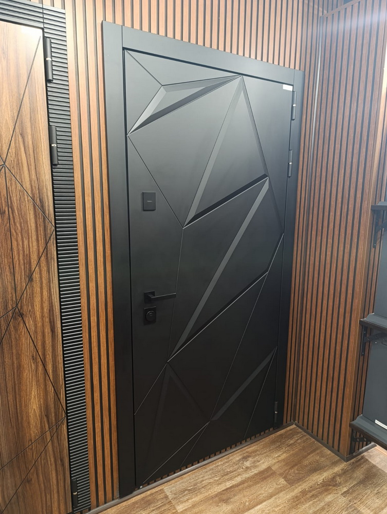 Стальная дверь «Амстердам» (адаптивная замковая часть).