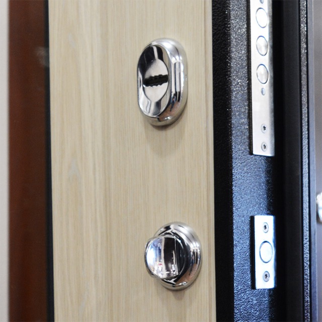 Стальная дверь «Викинг» с зеркалом