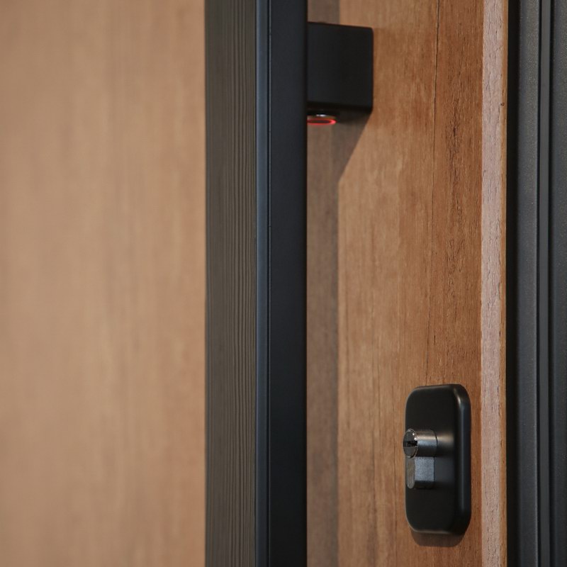 Стальная дверь Терморазрыв 3К «Tibr» с умным замком