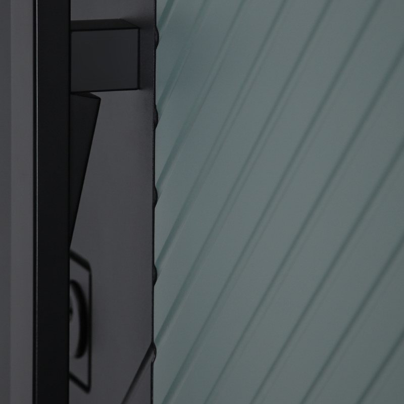 Стальная дверь «Альфа» с зеркалом