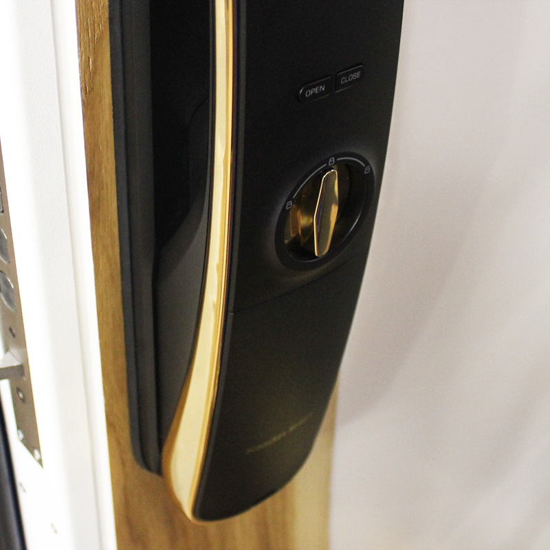 Стальная дверь «Lamborghini» с умным замком