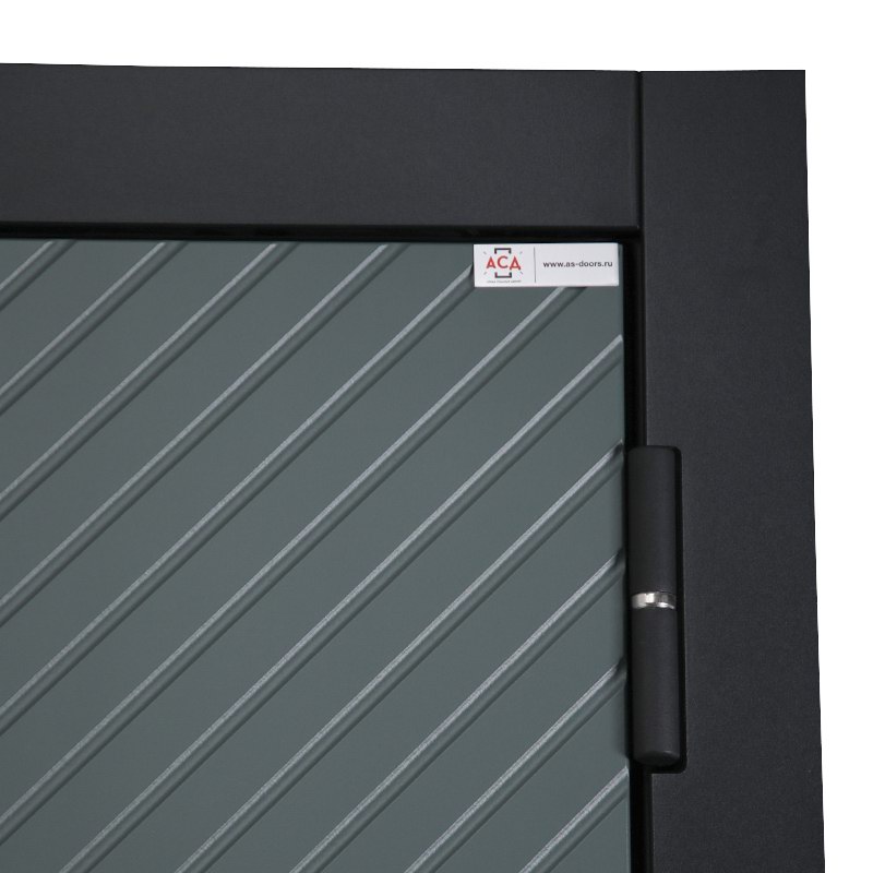 Стальная дверь «Альфа» с зеркалом