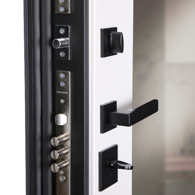 Стальная дверь «Вертикаль» с зеркалом