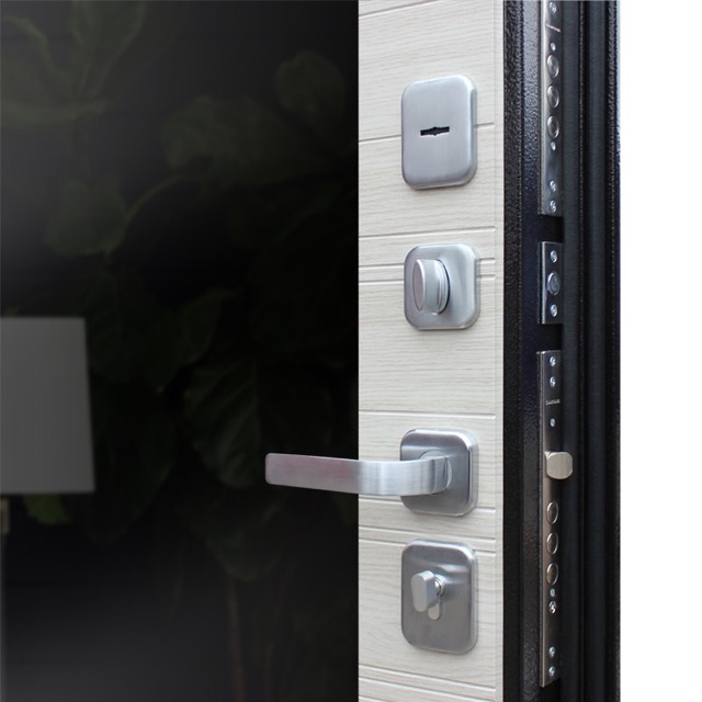 Стальная дверь «Спартак» с зеркалом