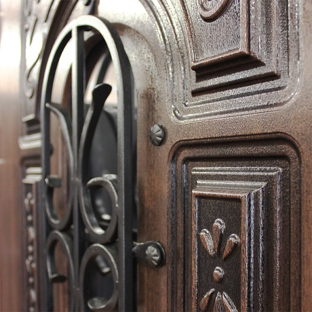 Стальная дверь Терморазрыв 3К «Русь с окном и ковкой»