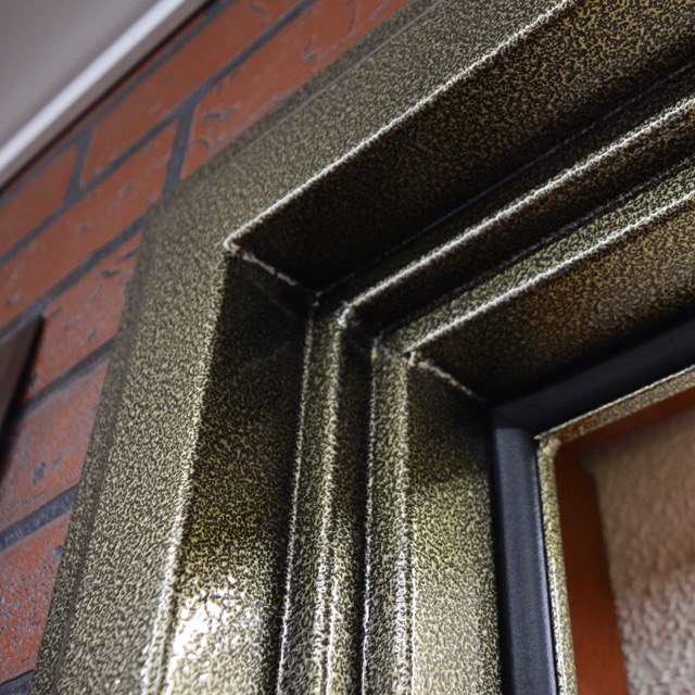 Стальная дверь 3К «C окном и ковкой»