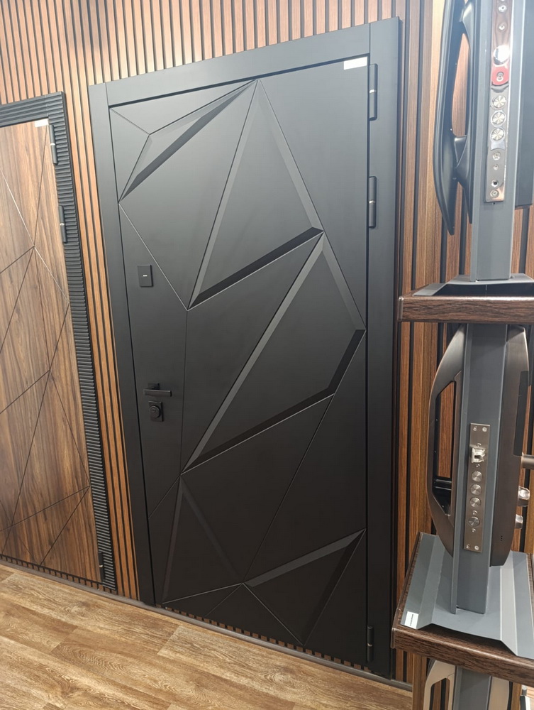 Стальная дверь «Амстердам» (адаптивная замковая часть).