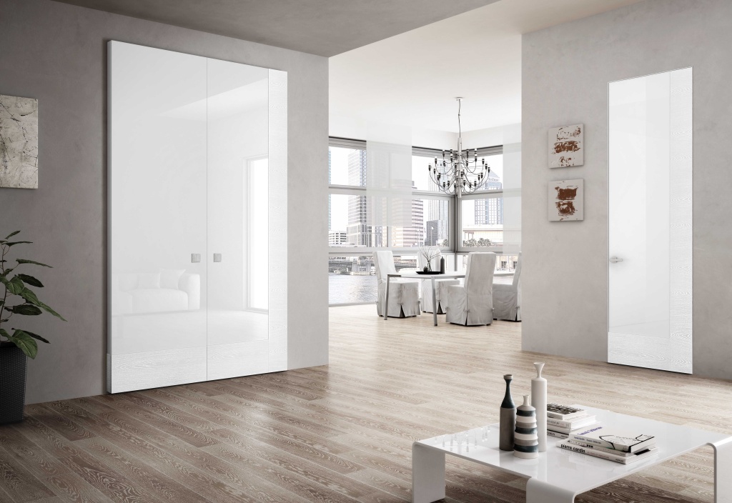 белая глянцевая дверь.jpg