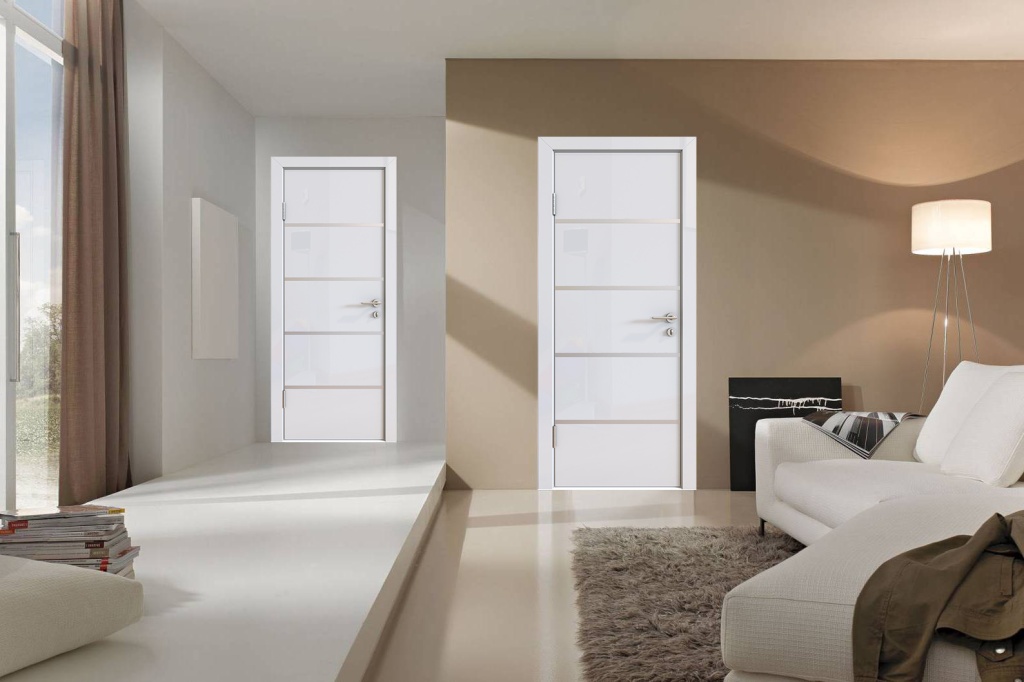 белая глянцевая дверь.jpg